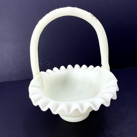 Fenton Satin Ruffled Basket Uranium Custard Glass Hand Painted Daisies - Signed - Picture 4 of 12
